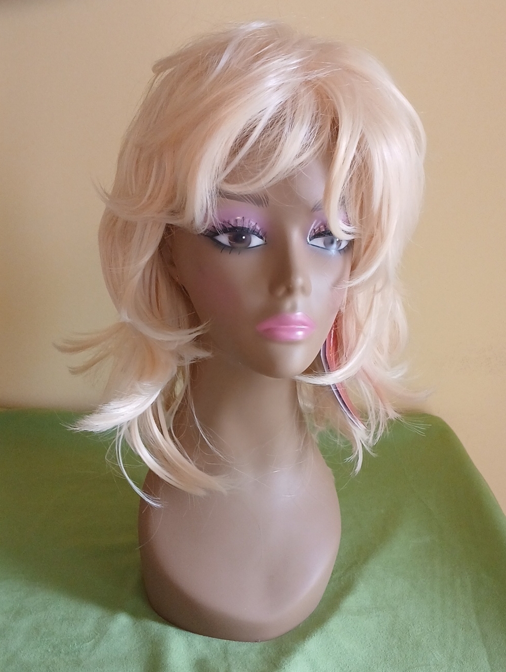 Blonde Layered Synthetic Wig with Side Bangsl